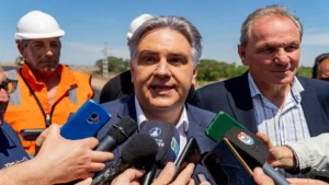 El gobernador Martín Llaryora habló con la prensa.