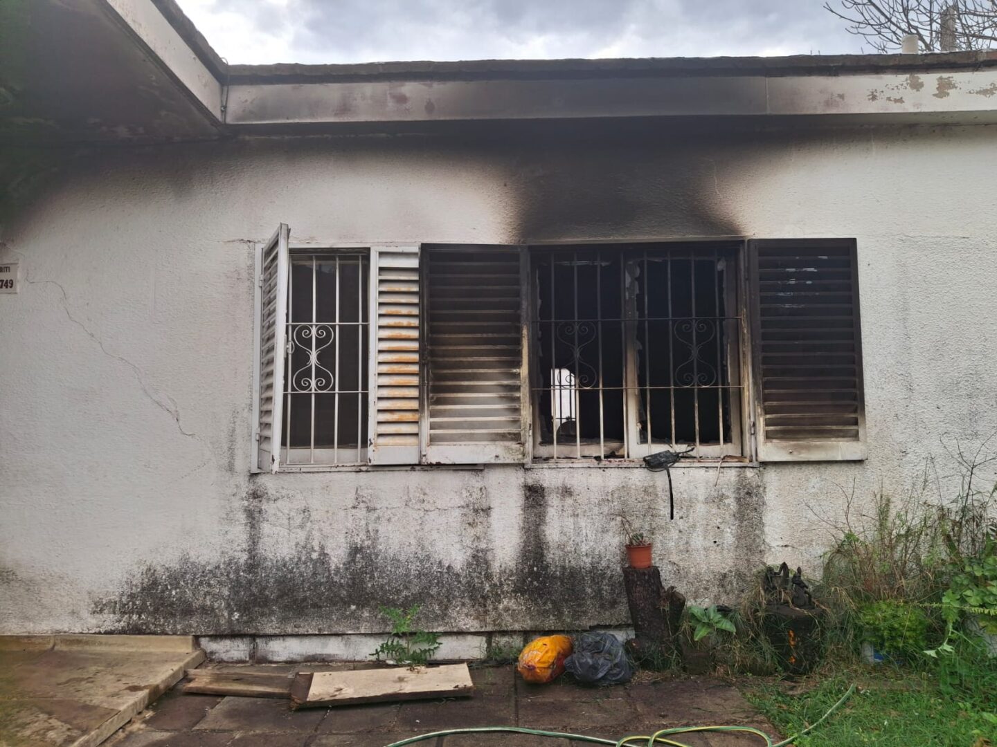 Una madre y sus dos hijos se salvaron de milagro de un incendio en su ...