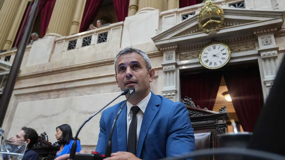 Menem respaldó a Caputo y denunció operaciones para desplazarlo: «No hay duda de su continuidad»