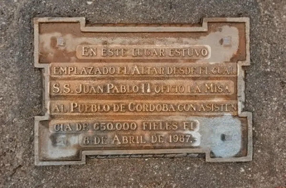 Córdoba: León XIV dará misa en el mismo lugar de FAdeA donde se encontró la placa de Juan Pablo II