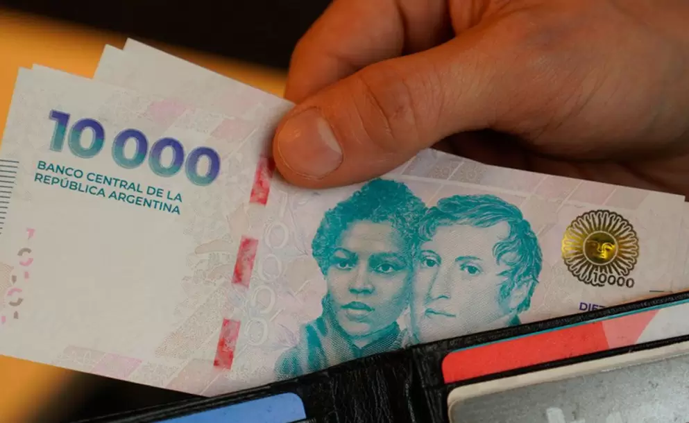 Los salarios crecieron 2,8% en julio, pero los empleados provinciales quedaron por debajo de la media