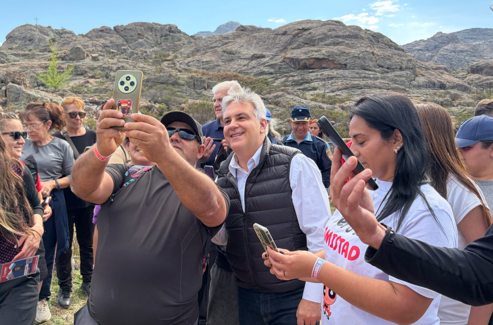 Una multitud de 40 mil fieles recorrió el Camino de Brochero y Llaryora destacó que el turismo religioso “es el segundo milagro” del Cura Gaucho