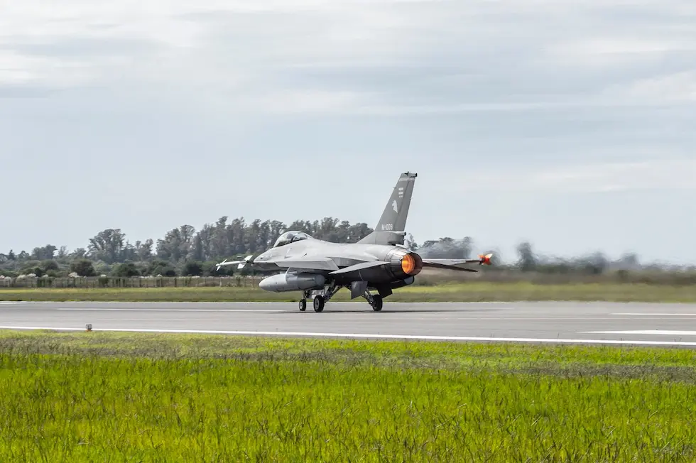 Suspenden el arribo de los F-16 a Las Higueras y reprograman el operativo para entre el lunes y el martes