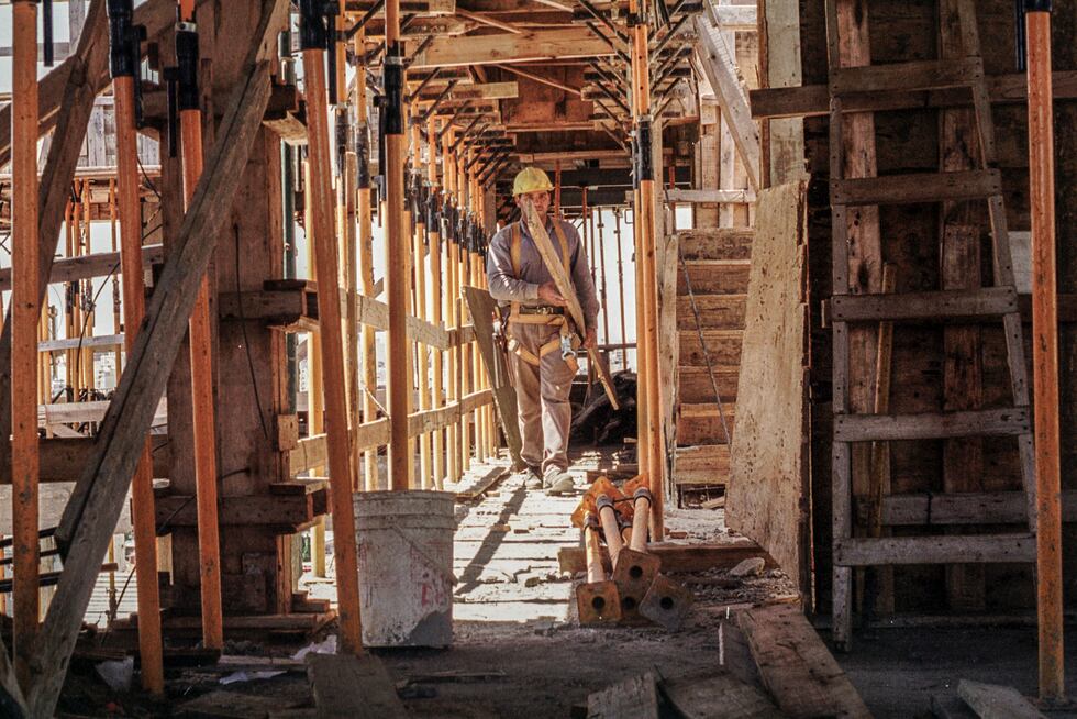 La construcción frenó su marcha en julio: cayó un 4,5% interanual y sufrió un fuerte retroceso mensual