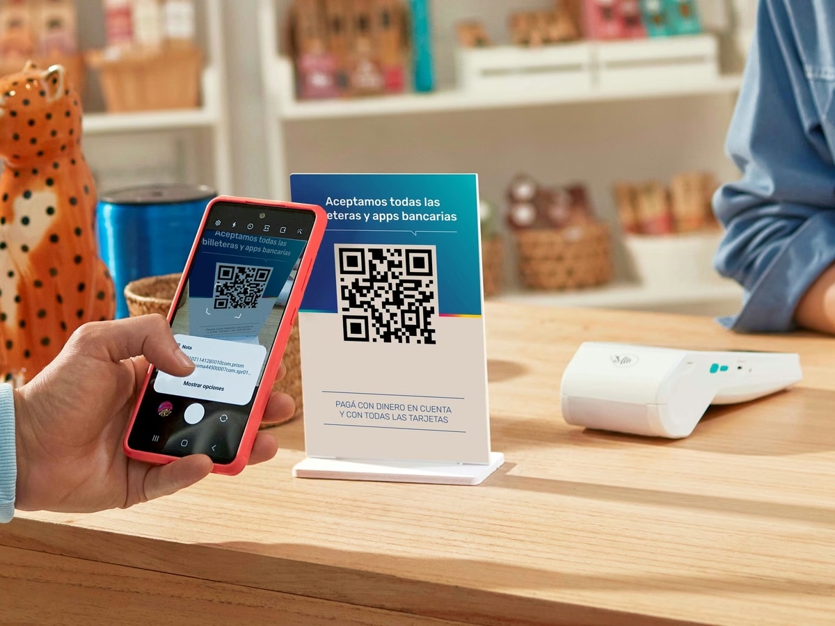 Los pagos con QR y transferencias crecen más del 60% en un año y desplazan al efectivo y las tarjetas