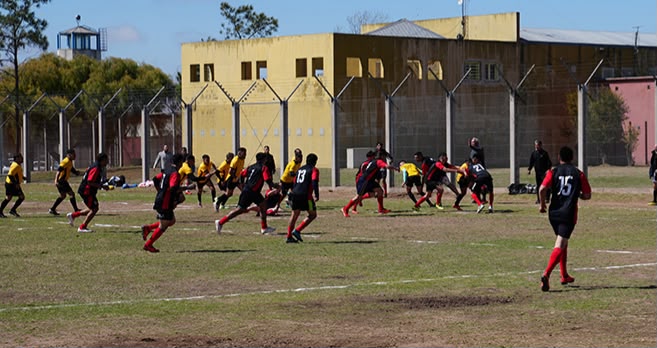 Cinco cárceles cordobesas disputaron el torneo provincial de rugby en el complejo de Bouwer