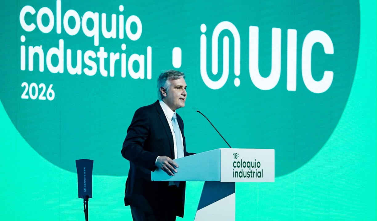 Llaryora exigió certezas para la industria automotriz y presentó el proyecto de promoción industrial cordobés