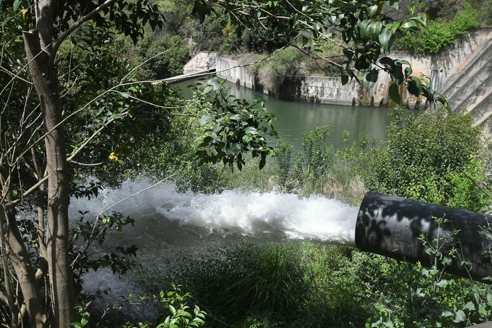 Maniobra preventiva en el dique La Quebrada: abren una válvula para acumular capacidad ante las tormentas de octubre